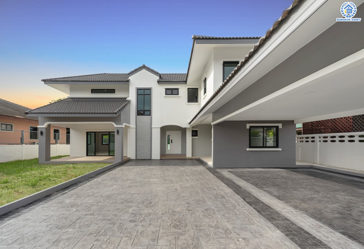 บ้านมือสองตกแต่งใหม่ ม.เมืองเอกประจิม พหลโยธิน87 ตกแต่งครบทุกฟังก์ชัน เนื้อที่ 200 ตร.ว. 3 ห้องนอน 5 ห้องน้ำ 1 ห้องรับรอง จอดรถได้ 3 คัน เชื่อมต่อทุกการเดินทาง ใกล้รถไฟฟ้าสายสีแดง "สถานีหลักหก"และทางด่วน "ศรีสมาน"